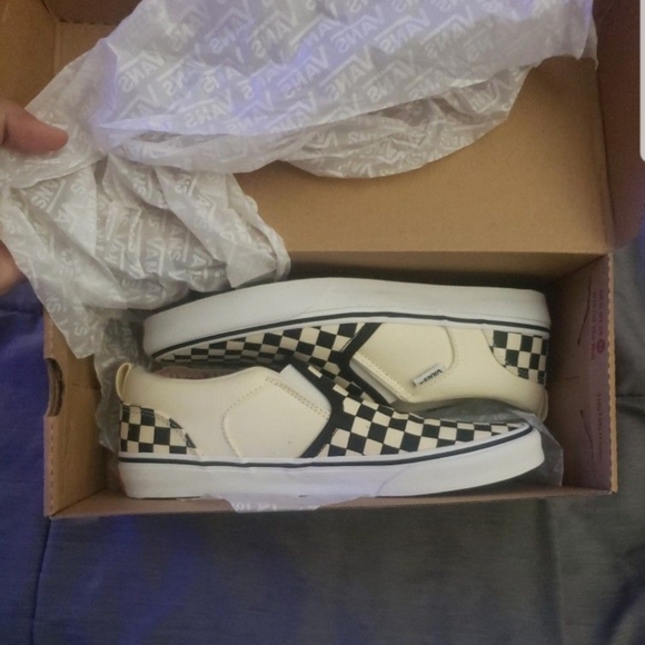 Brand new vans - Picture 1 of 2